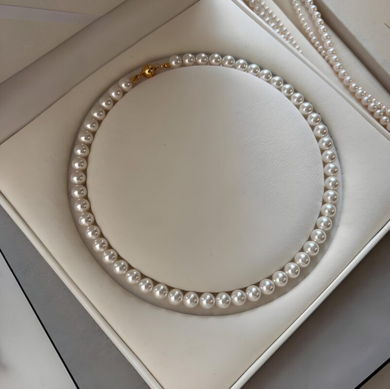 Pearl Necklace/Her favorite gift